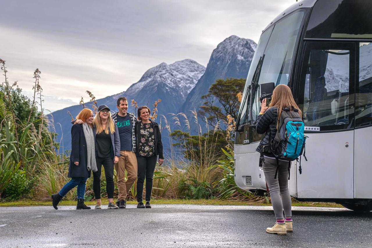 5:45am Coach Cruise Coach dep. Queenstown - Photo 1 of 8